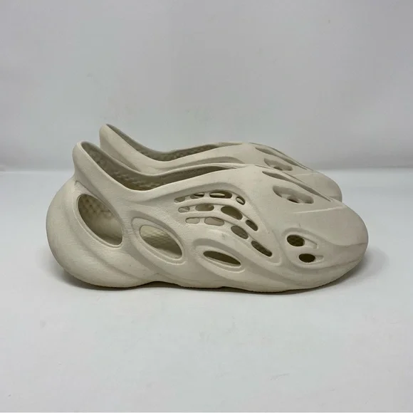 Yeezy | Shoes | Yeezy Foam Rnnr Sand Color Way Size 1 Men  display picture 1